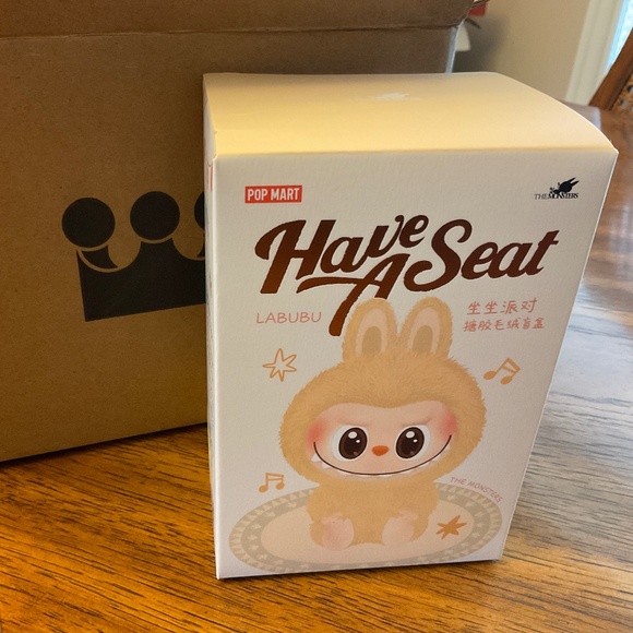 POP MART Labubu - Have a Seat (HeHe) - Picture 5 of 8